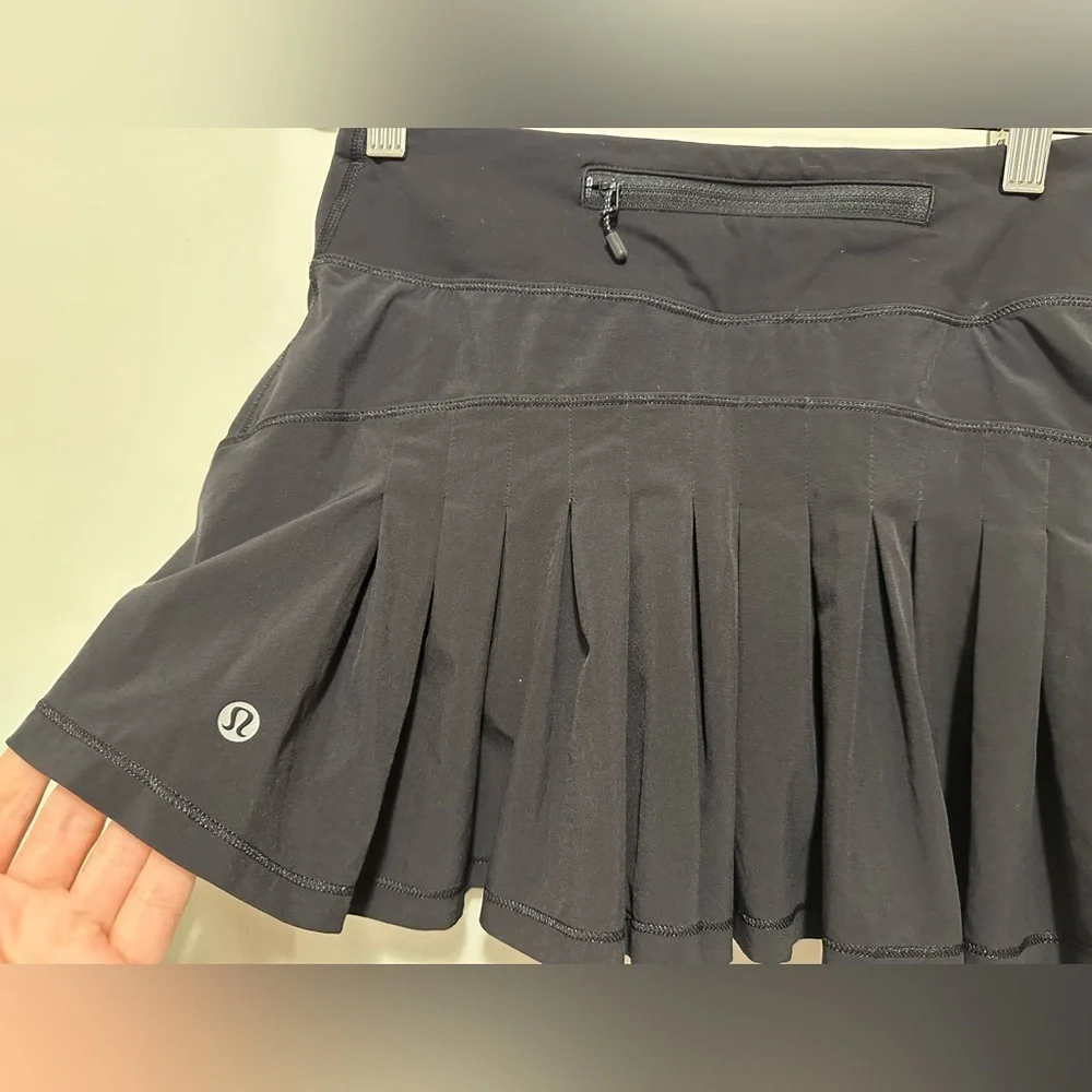 Lululemon Circuit Breaker Skirt Black Size 2